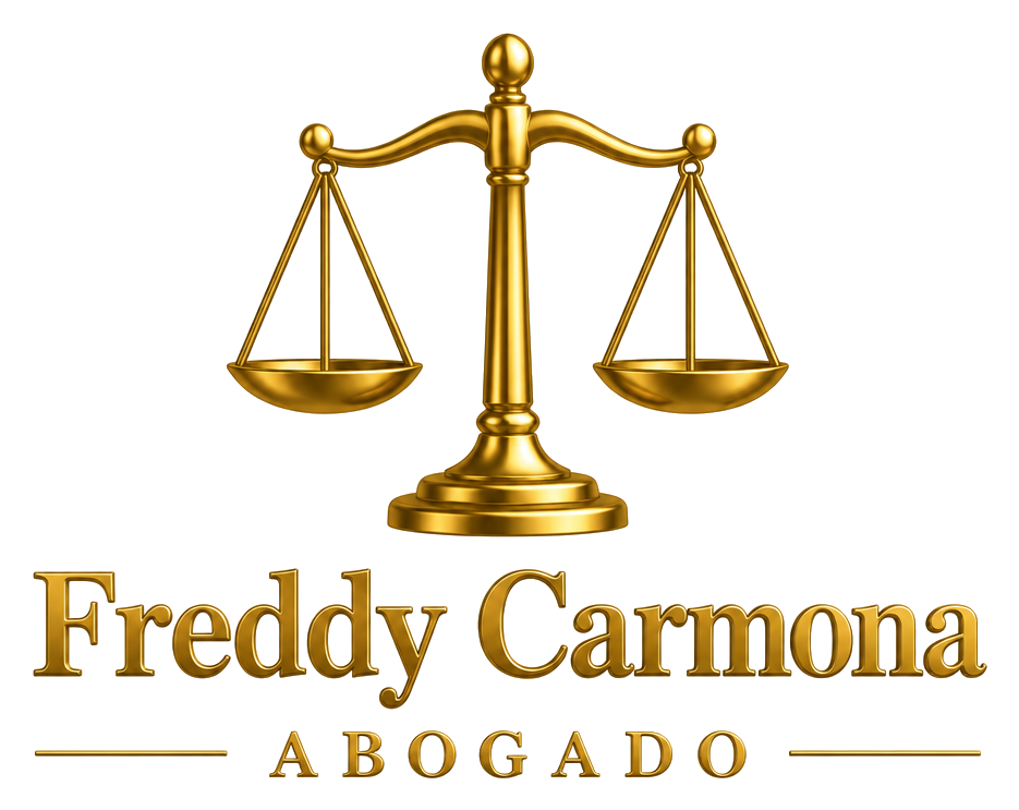 Logo de Freddy Carmona, Abogado: balanza dorada con su nombre
